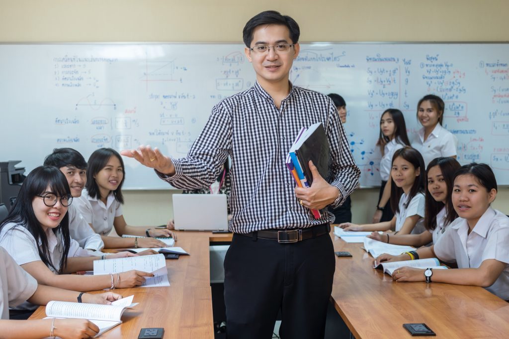 ချင်းရိုင်ရှိ Mae Fah Luang တက္ကသိုလ်တွင် Myanmar Lecturer တစ်ဦးဖြစ်ဖို့ အခွင့်အရေး