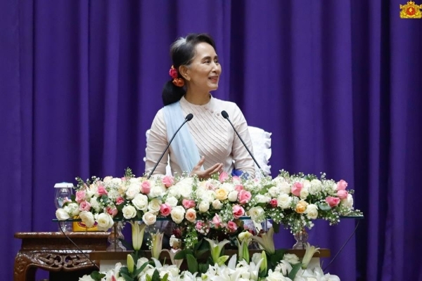 ပညာေရးတြင္ အလြတ္က်က္ၿပီးမွ အမွတ္ရသည့္ စနစ္သည္ကို ေျပာင္းရမည္ဟု နိုင္ငံေတာ္၏ အတိုင္ပင္ခံ ပုဂၢိဳလ္ေျပာၾကား